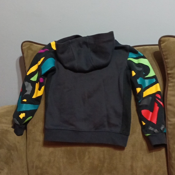 Nike boys multi color hoodie has patches that feel like leather. - Picture 13 of 17